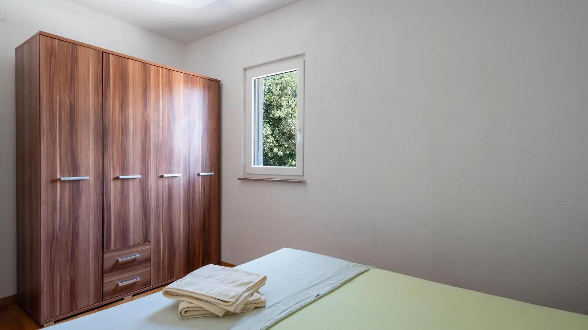 Apartment Summer In Mandre Croatia